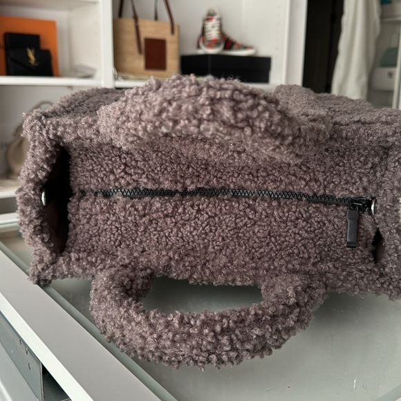 MARC JACOBS Medium Teddy Tote Bag + Crossbody Strap - Picture 11 of 14